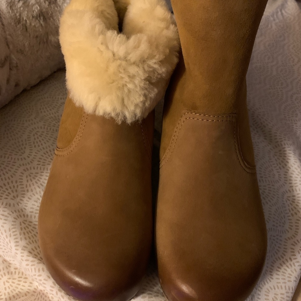 Dansko “Bettie” in Nubuck Honey, shearling linning. New in box - Picture 5 of 7